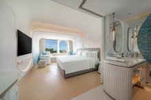 125jMeliaPattayaCity-Deluxe Room Sea View King Bed