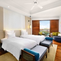 DELUXE-ROOM-Twin-Beds1