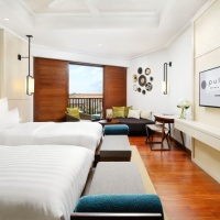 DELUXE-ROOM-Twin-Beds3