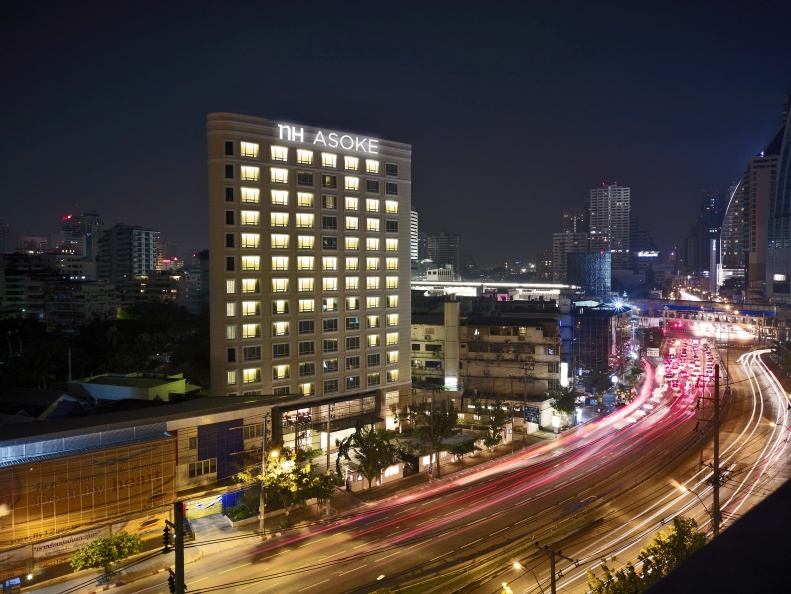 NH_Bangkok_Asoke_Exterior_Night_Time_1.jpg