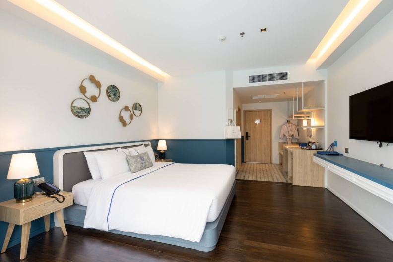 Kram - Deluxe Pool View