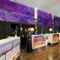 01-Lobby-Radisson-Suites-Bangkok-Sukhumvit