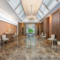 04-Lobby-Radisson-Suites-Bangkok-Sukhumvit