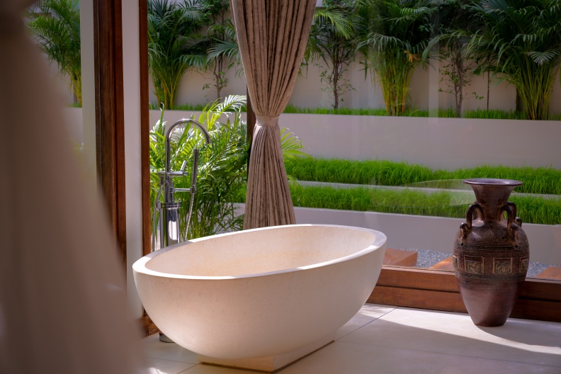 2019Residence Bathtub.jpg