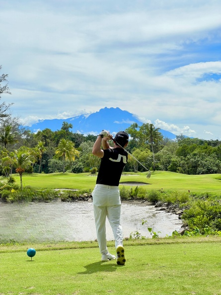 Golf with Mount Kinabalu view