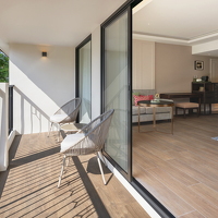 K1 - Hollywood King - Balcony