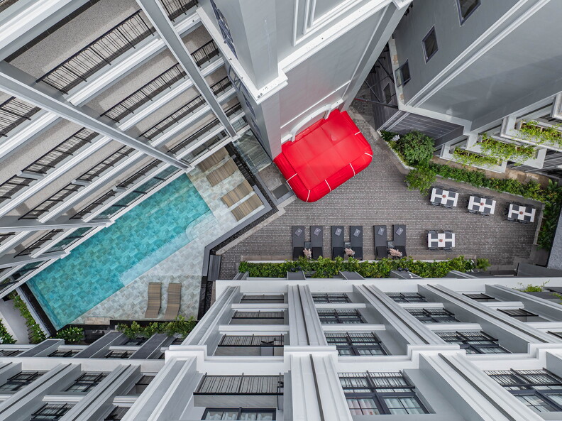 Swimming Pool - Sol Bar 2.jpg