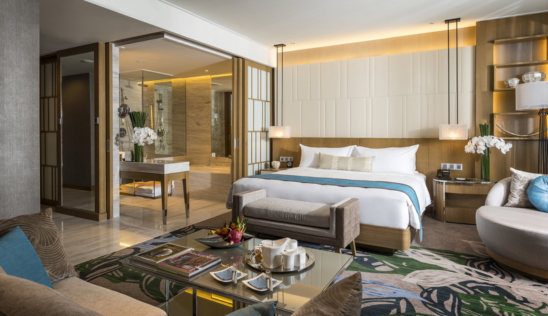 1 King Bed Premium City View