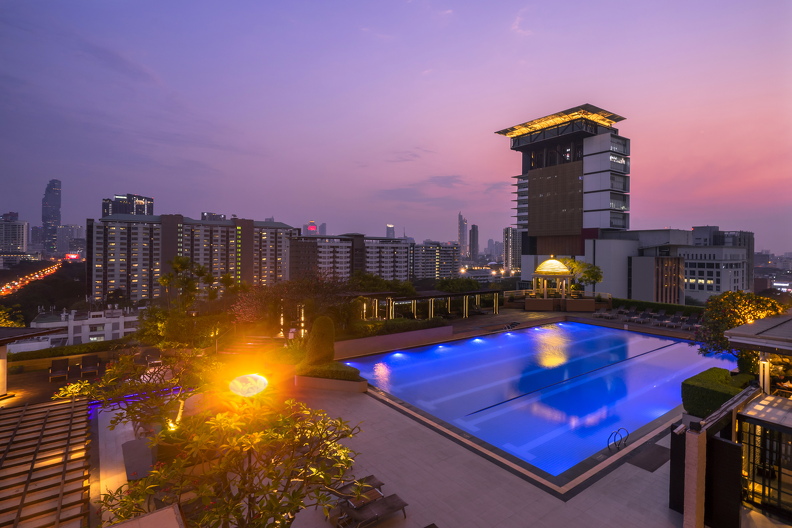 PPB_fac_pool_night_04_p.jpg