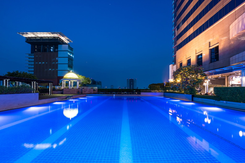 PPB_fac_pool_night_02_p.JPG