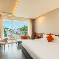 Seashells-PhuQuoc-Classic-City-View-King-Bed1