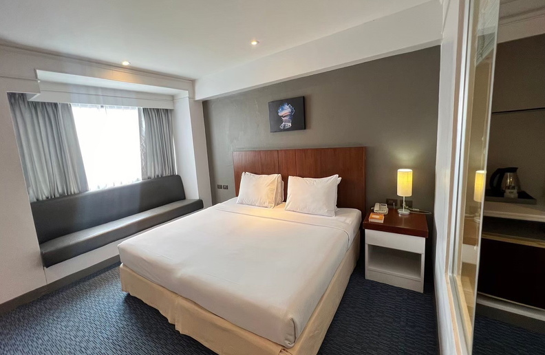 Deluxe-room-King.jpg