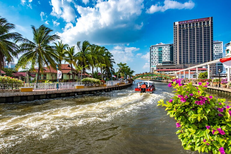 The-Pines-Melaka-Canel
