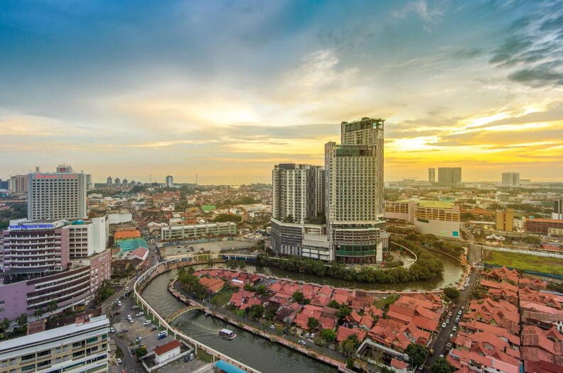 The-Pines-Melaka-Exterior