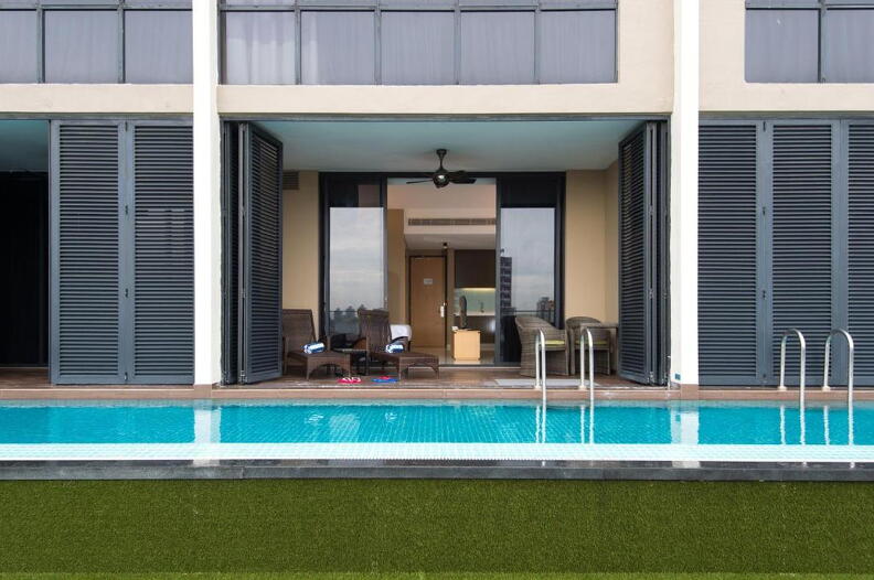 The-Pines-Melaka-Pool